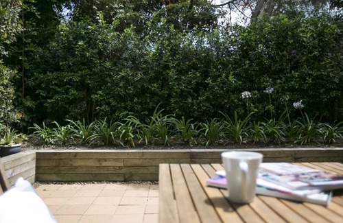 Thirroul House | SEA SALT - Footsteps to Thirroul Beach, Play Park and Anita's Theatre