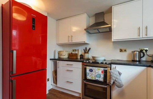 Southampton Cottage | Sea, sand shingle, nature and forest