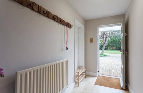 Southampton Cottage | Sea, sand shingle, nature and forest