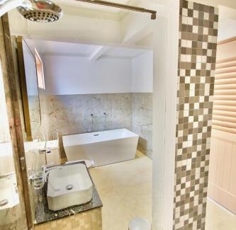 Anse Bois de Rose Apartment | SEA SPLASH SELF CATERING And La Petite Maison