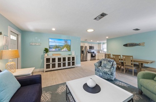 Anna Maria House | Sea Spray 5: *Heated Pool *Steps to beach *Close to shops and dining