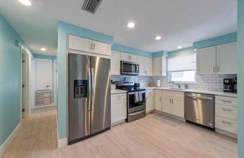 Anna Maria House | Sea Spray 5: *Heated Pool *Steps to beach *Close to shops and dining