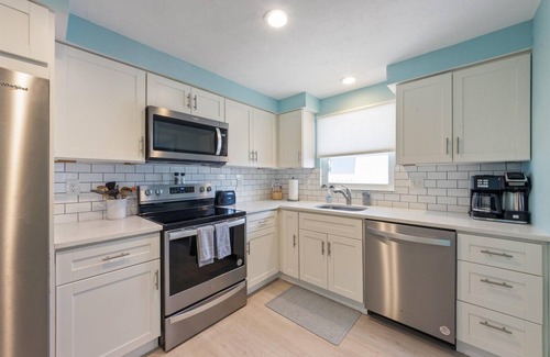 Anna Maria House | Sea Spray 5: *Heated Pool *Steps to beach *Close to shops and dining