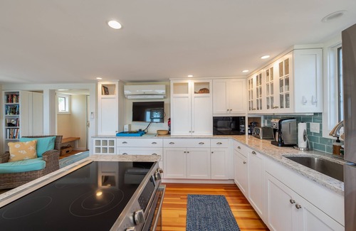 Mid-Coast and Islands House | Sea Spray - Beautiful 2BR, 1BA cottage with expansive views of Casco Bay