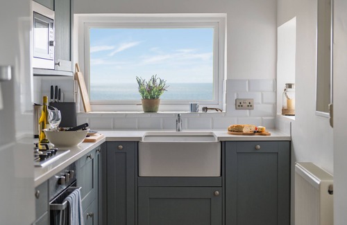 Sandgate House | Sea Spray Cottage by Bloom Stays - a holiday let that sleeps 4 guests in 2 bedrooms