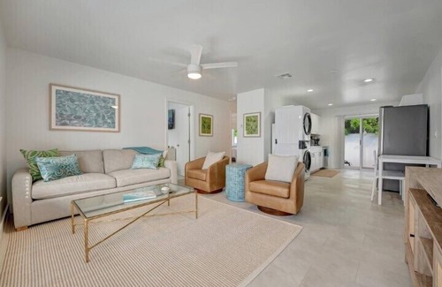 Edgewood Apartment | Sea Star - Popular Newly Renovated 2 bedroom/1 bathroom