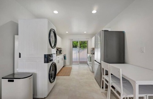 Edgewood Apartment | Sea Star - Popular Newly Renovated 2 bedroom/1 bathroom