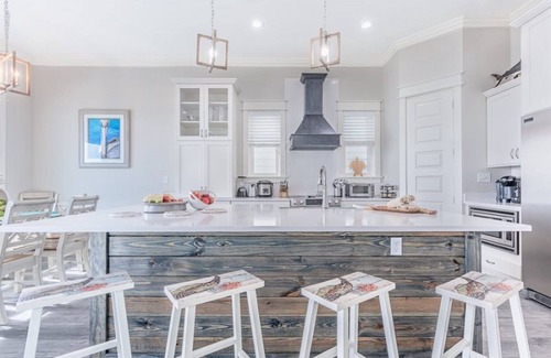 Bel Air House | Sea Turtle. New, Luxury, Gulf Front Home with pool 7br 7.5 baths sleeps 28
