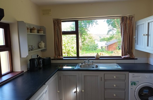 Leap Cottage | Sea view 1-Bed Cottage with private garden
