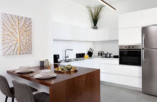 Kerem HaTeimanim Apartment | Sea View 2 BR near Shouk Hacarmel by HolyGuest