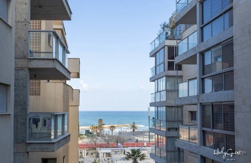 Kerem HaTeimanim Apartment | Sea View 2 BR near Shouk Hacarmel by HolyGuest