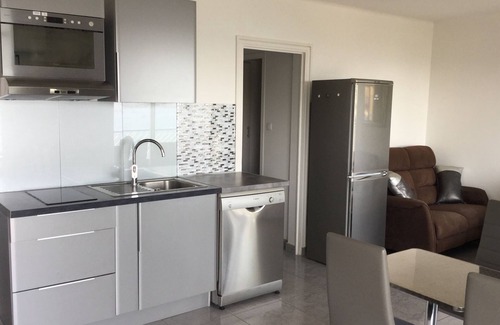 Bandol Apartment | SEA VIEW 3 MN WALK FROM THE BRIGHT AND MODERN BEACH