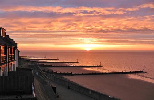 Sheringham House | Sea View 3 Promenade