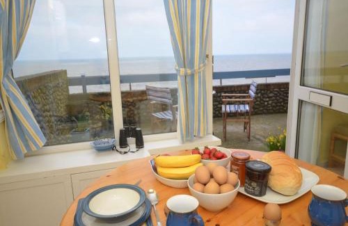 Sheringham House | Sea View 3 Promenade