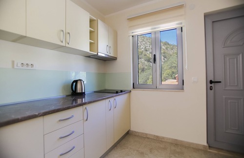 Kaluđerac Apartment | Sea View Affordable Apartment for 4