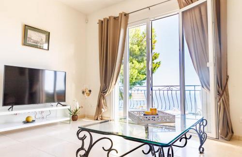 Villefranche-sur-Mer Apartment | Sea View Apartment with Private Secure Parking 3