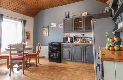 Llanelli House | SEA VIEW APARTMENT AT THE COLLIERS ARMS, PWLL, pet friendly in Pwll
