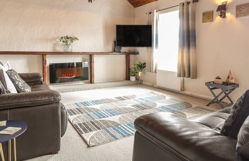 Llanelli House | SEA VIEW APARTMENT AT THE COLLIERS ARMS, PWLL, pet friendly in Pwll