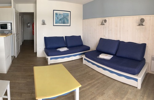 Crozon Apartment | Sea view apartment, direct access to the beach and swimming pool.