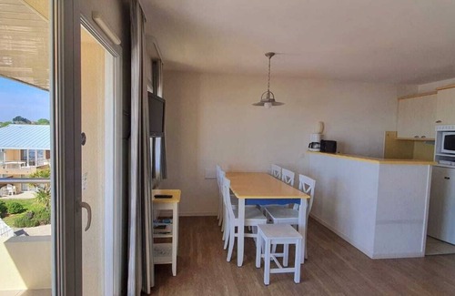 Crozon Apartment | Sea view apartment, direct access to the beach and swimming pool.