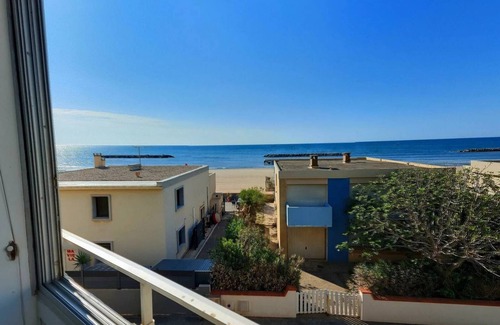 Valras-Plage Apartment | Sea view apartment private parking