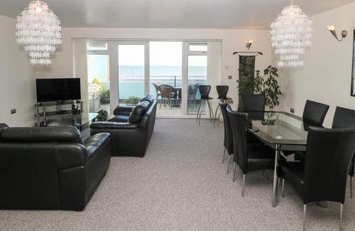 Rhyd-y-clafdy Apartment | Sea View Apartment