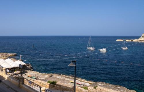Marsalforn Apartment | Sea-view Apartment in Marsalforn