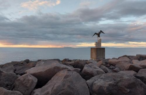 Innri-Njarthvik Villa | Sea View Apartment