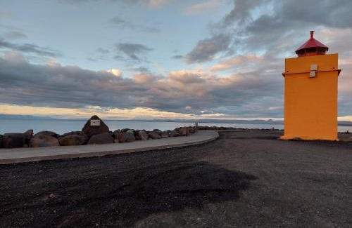 Innri-Njarthvik Villa | Sea View Apartment