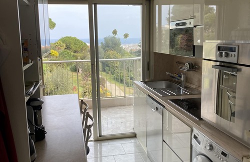 Antibes Apartment | Sea view apartment with swimming pool