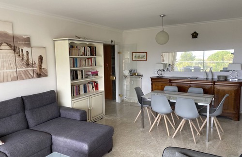 Antibes Apartment | Sea view apartment with swimming pool