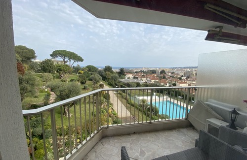 Antibes Apartment | Sea view apartment with swimming pool