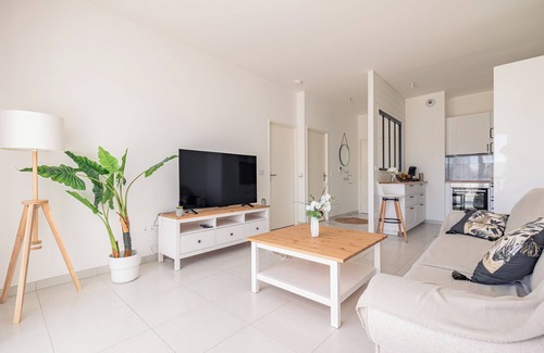 Royan Apartment | Sea view, Beach 2 min walk, Railway station, Center 5 min walk, 4 pers. classified 3*.