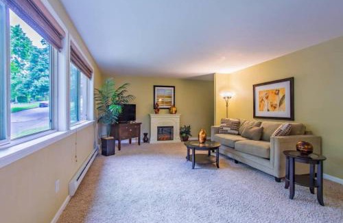 North End Apartment | Sea View, Best Area, No Stairs, WD, 2 Bedrooms, Jacuzzi Bath, New Carpet, Balcony, View, 825sf