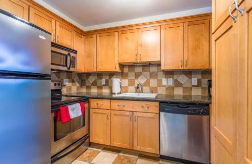 North End Apartment | Sea View, Best Area, No Stairs, WD, 2 Bedrooms, Jacuzzi Bath, New Carpet, Balcony, View, 825sf