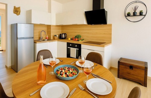 Saint-Nazaire Apartment | Sea View Escape – Top Floor, A/C, Wi-Fi, Beach
