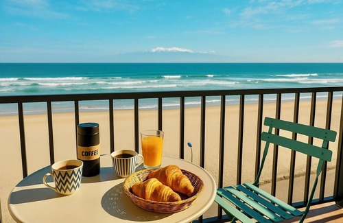 Saint-Nazaire Apartment | Sea View Escape – Top Floor, A/C, Wi-Fi, Beach
