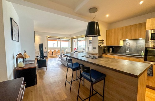 Antibes City Centre Apartment | Sea view, facing Harbor, near Center and Beach
