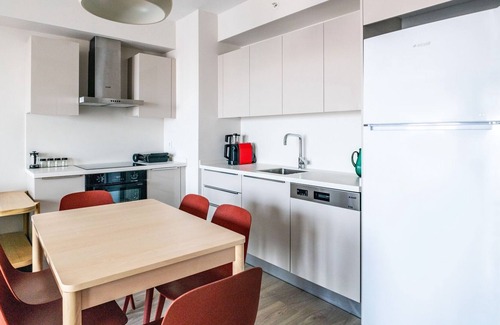 Maltepe Apartment | Sea view Flat w Balcony Near Metro 9 min to Coast