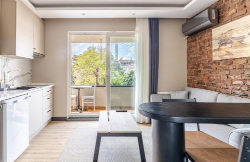 Beylerbeyi Apartment | Sea View Flat w Balcony Near Beylerbeyi Palace