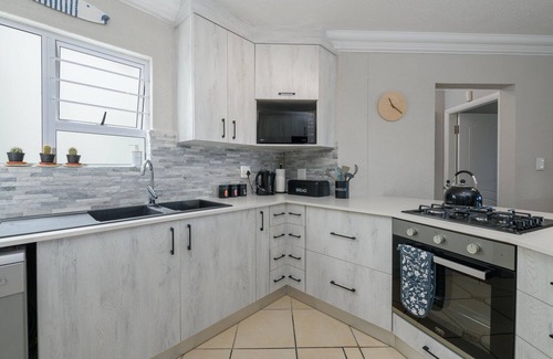 Ramsgate Apartment | Sea View Holiday Apartment. Walk to the Beach. Exclusive use roof-top deck.