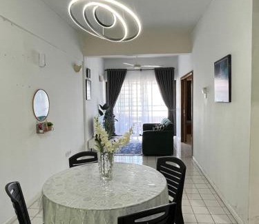 Taman Haji Zainal Apartment | Sea view homestay