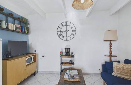 Kerlouet Apartment | Sea view - House with garden for 2