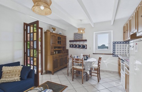 Kerlouet Apartment | Sea view - House with garden for 2