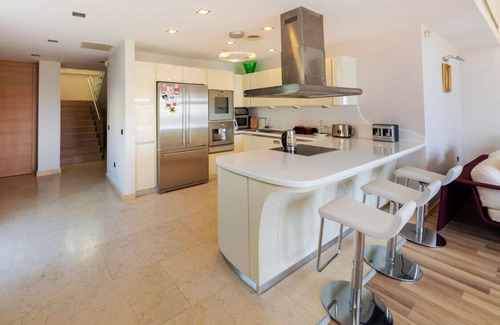 Bodrum City Center Villa | Sea View Loft House w Shared Pool 1 min to Beach