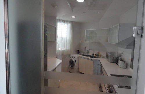 Kollupitiya Apartment | Sea View Monarch Apt within 5* Cinnamon Grand Hotel Complex, Colombo City