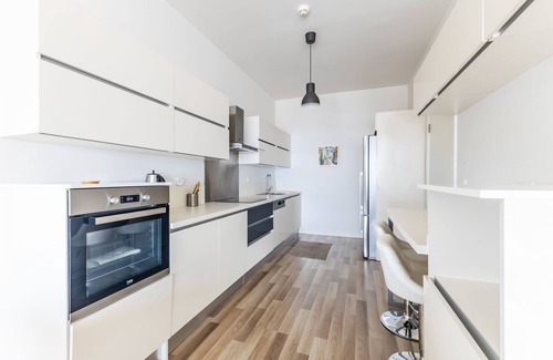 Kartal Apartment | Sea View New Built Residence, 3 min to Metro