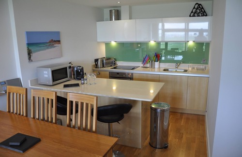 Newquay Apartment | Sea View of Fistral Beach and Golf Course, 9 Pearl Apartments