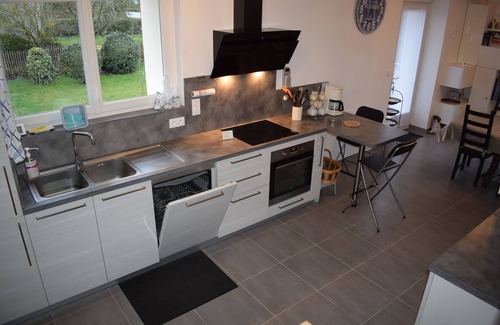 Landunvez House | Sea view, PENFOUL Beach 100 metres away - 80 metres from the coastal path, wifi