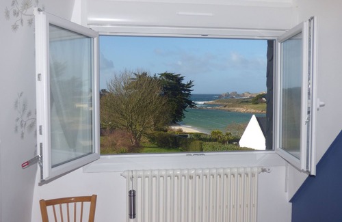 Landunvez House | Sea view, PENFOUL Beach 100 metres away - 80 metres from the coastal path, wifi